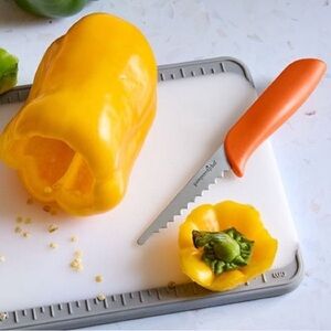 NWT Pampered Chef My Safe Cutter